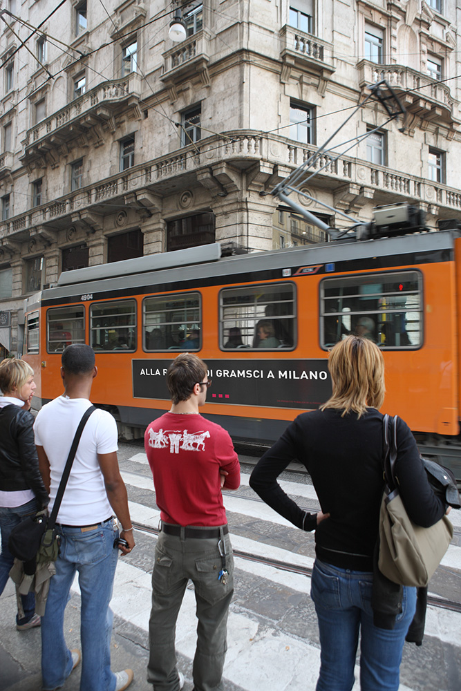 AJ_QUESTIONS_QUESTIONS_MILAN_017_DAS-copy