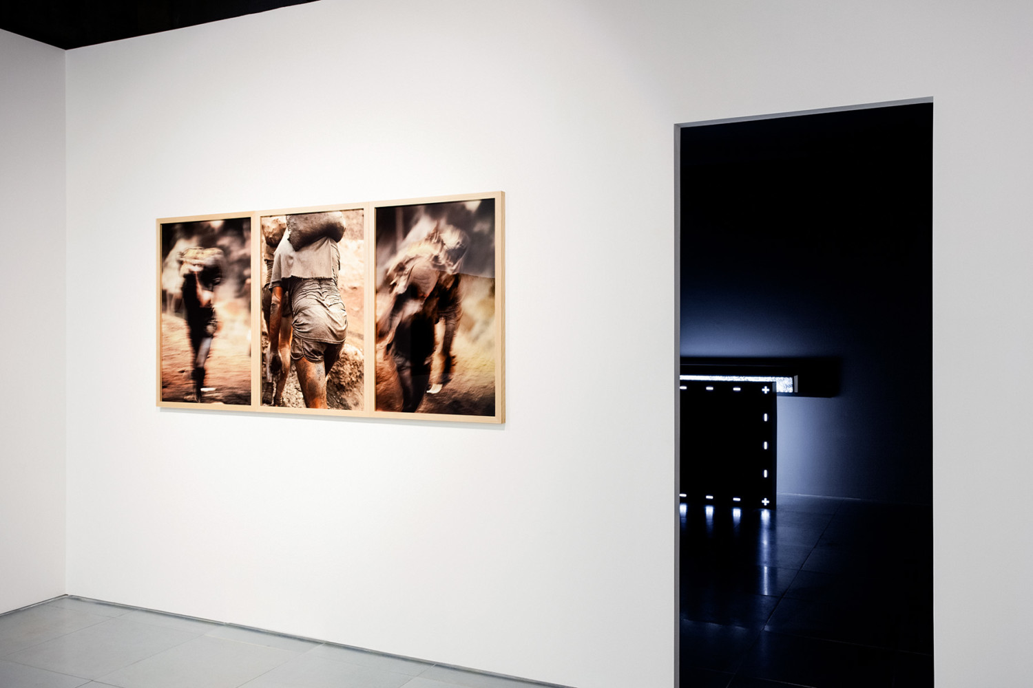 gold-triptych-hongkong001